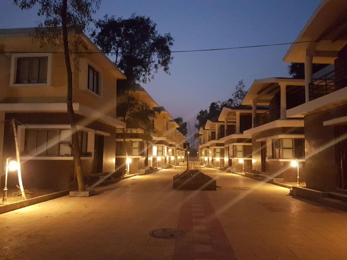 Panthashala Santiniketan Hotel Sri Niketan Екстериор снимка